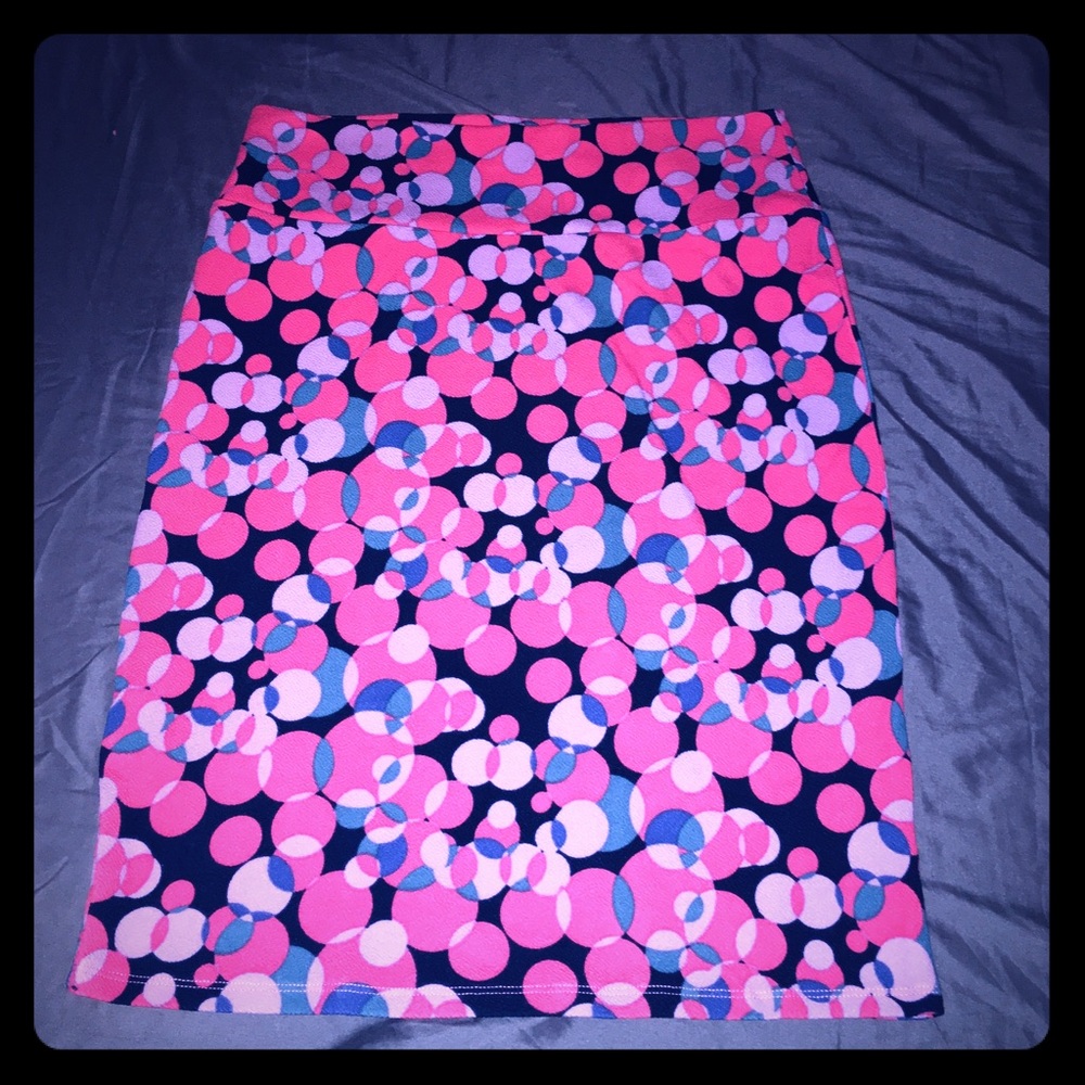 NWOT LulaRoe L Cassie Fun Print and Super STRETCHY